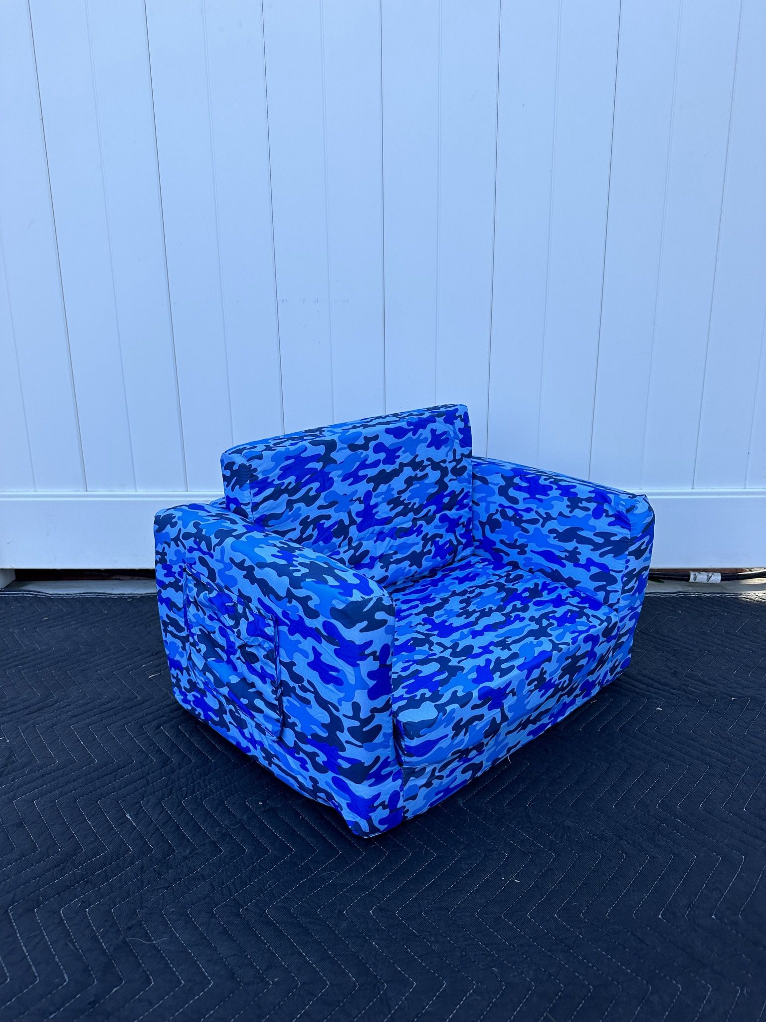 NEW 2-in-1 Kids Cozee Camo Couch/ Chair