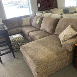 Brand New Ashley Couch 🛋️ Hoylake Chocolate Sectional Oversized 