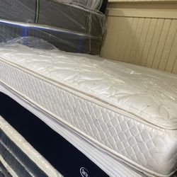 King mattress pillowtop with box springs