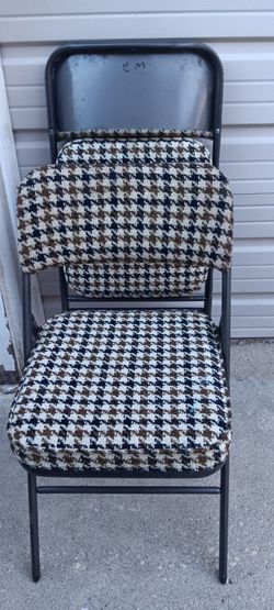7 Folding Chairs