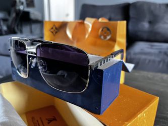Rute grundigt Ligner Louis Vuitton Attitude Pilote Sunglasses for Sale in Inglewood, CA - OfferUp