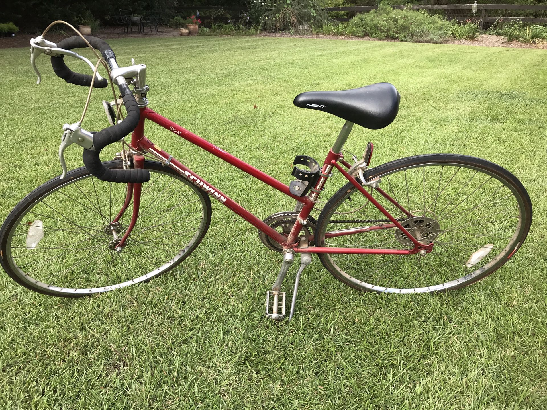 Vintage ladies Schwinn world bike