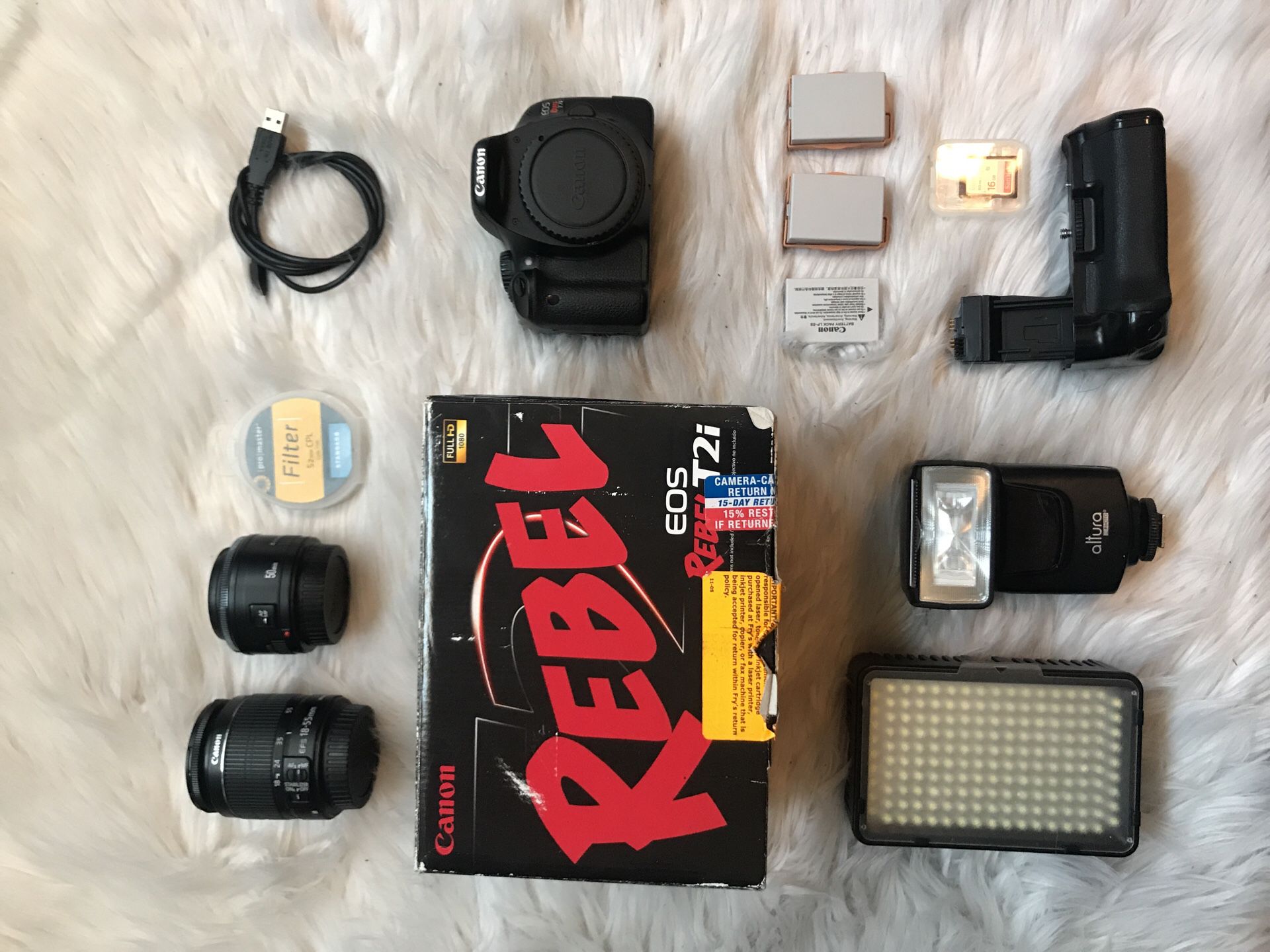 Canon Rebel T2I Kit 18-55mm + 50mm- MUST GO ASAP