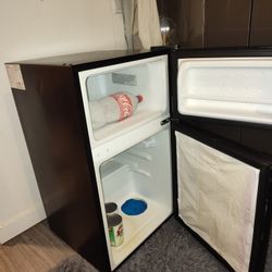 Mini Fridge  "Midea"