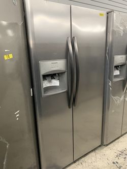 Frigidaire side by side in stainless steel