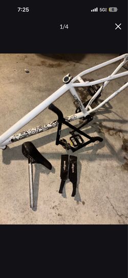 Throne White chad frame