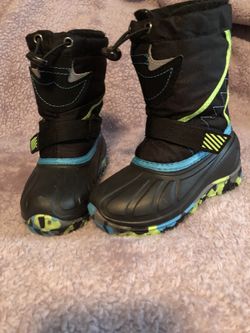 Toddler size 8 winter boots