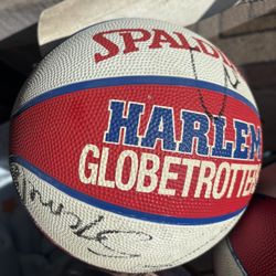 Harlem, Globetrotters, Basketball And Dave And Buster