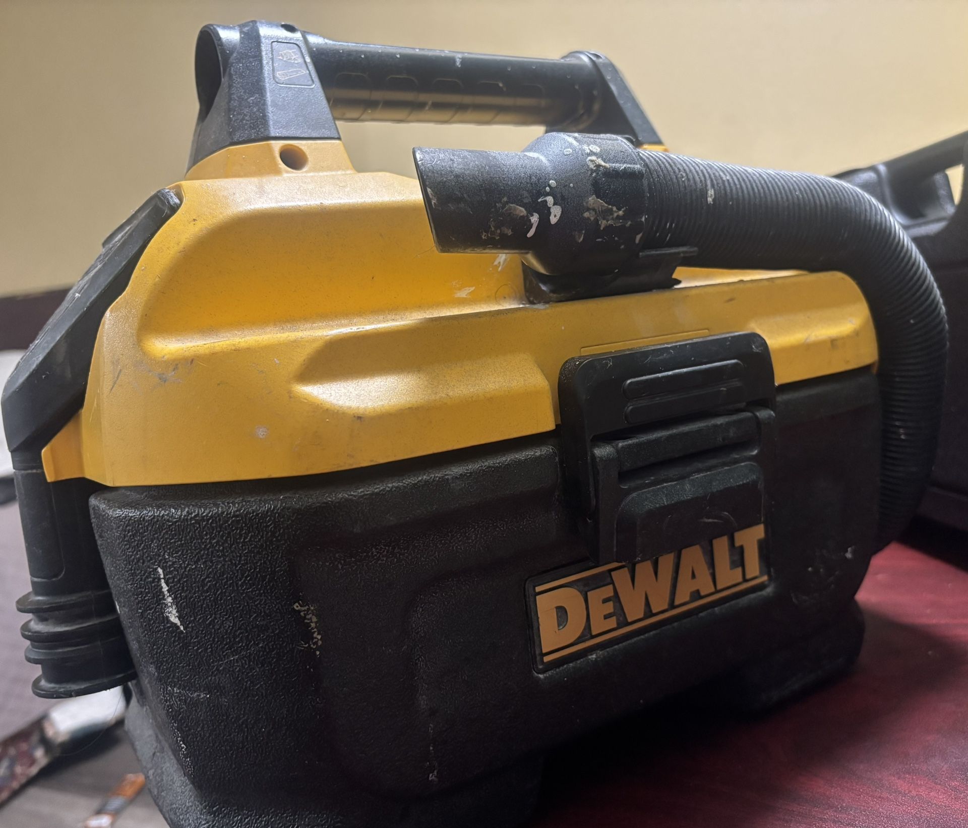 DEWALT 20V MAX Cordless/Corded Wet-Dry Vacuum