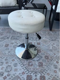 White extendable chair