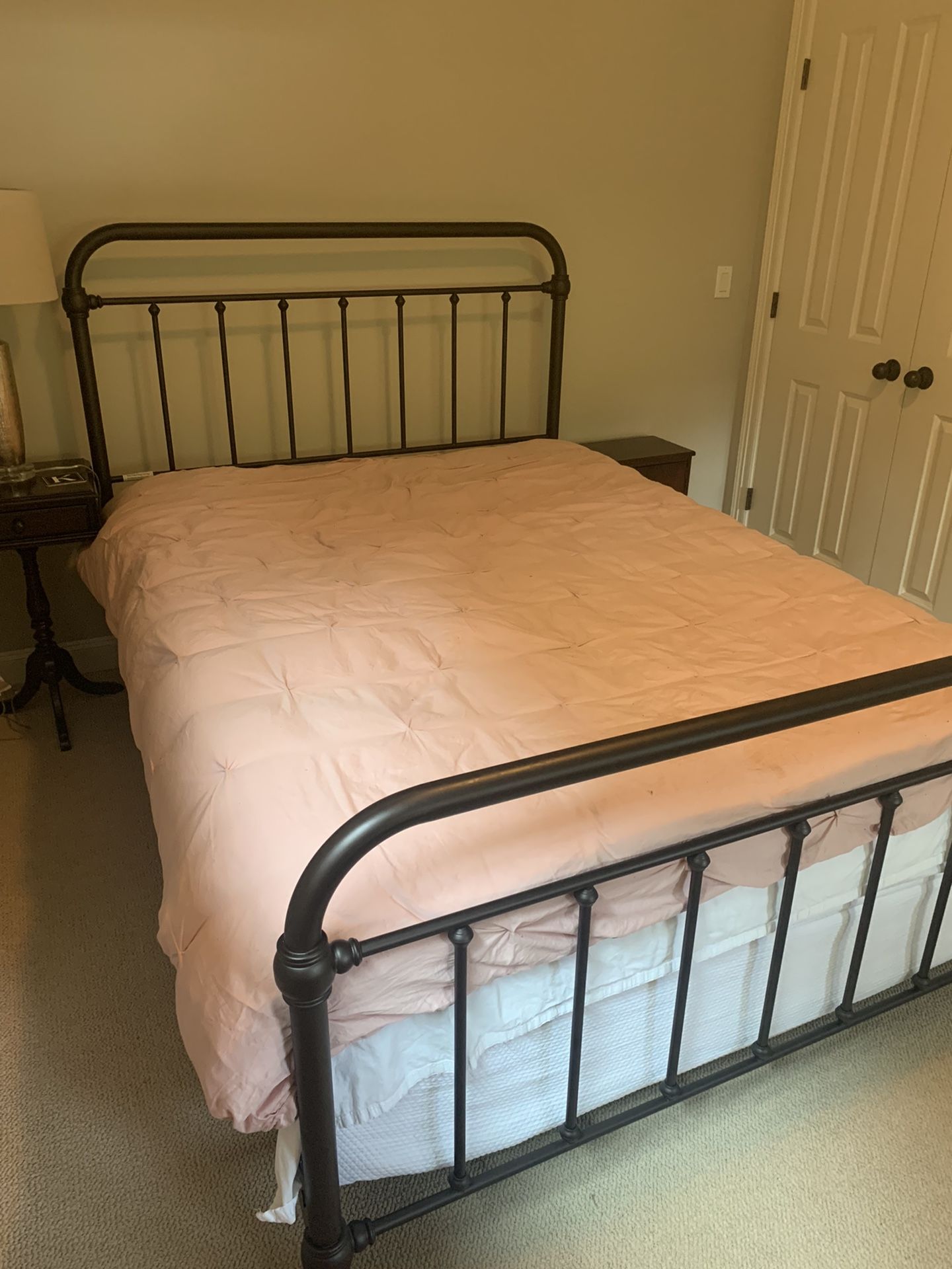 Bronze Metal Bed frame Queen Size for Sale in Seattle, WA OfferUp