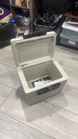 Sentry 1170 Safe with Key
