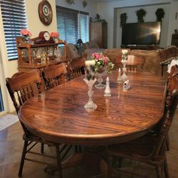 Large dining room set table 8 Chairs 2 leaves only one showing in the picture.I have the other one