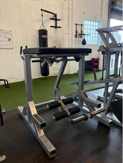 Reverse hyperextension machine