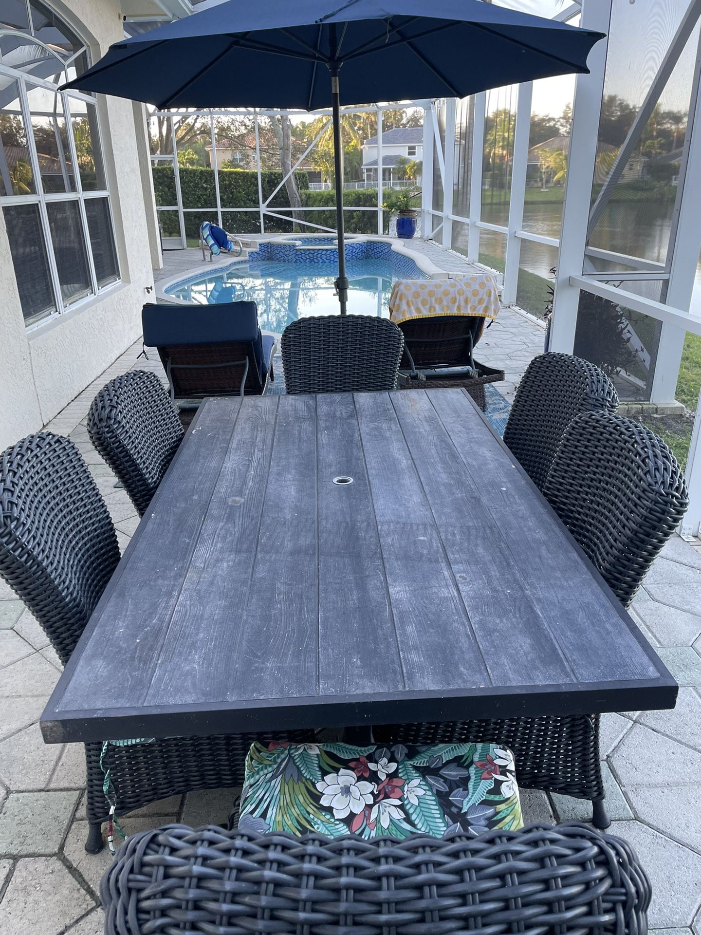 Table & 6 Chairs With Cushions