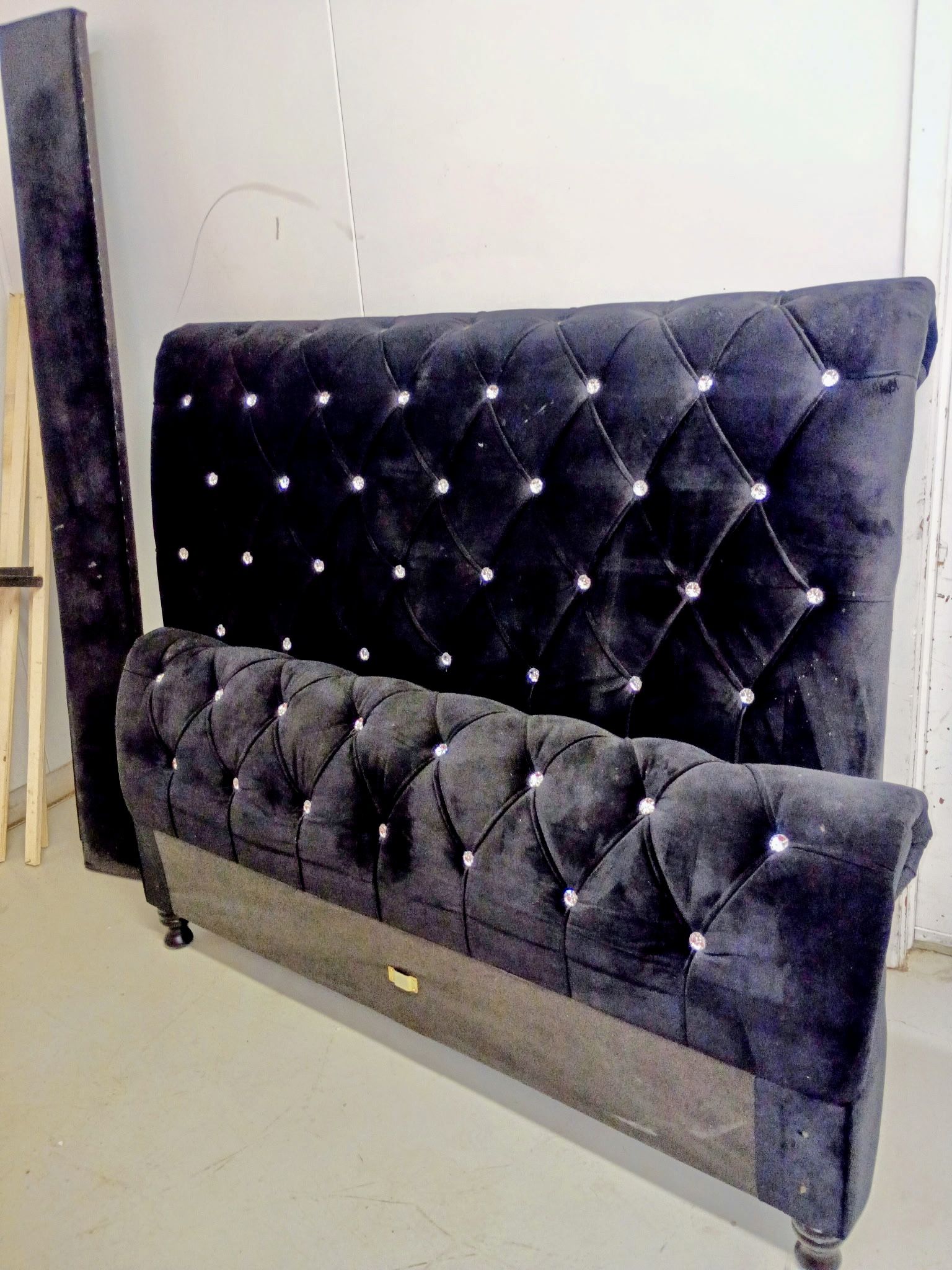 Queen Black Diamond Tufted Head & Footboard