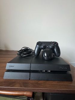 Playstation 4 + controllers