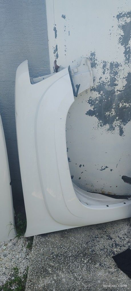 2016 CHEVY TAHOE PASSENGER SIDE FENDER