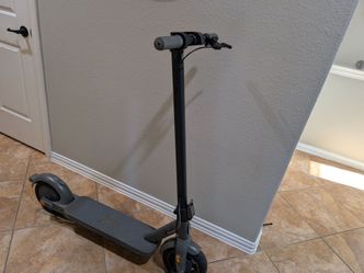 Electric Scooter - $215--CASH ONLY - Pick Up Today