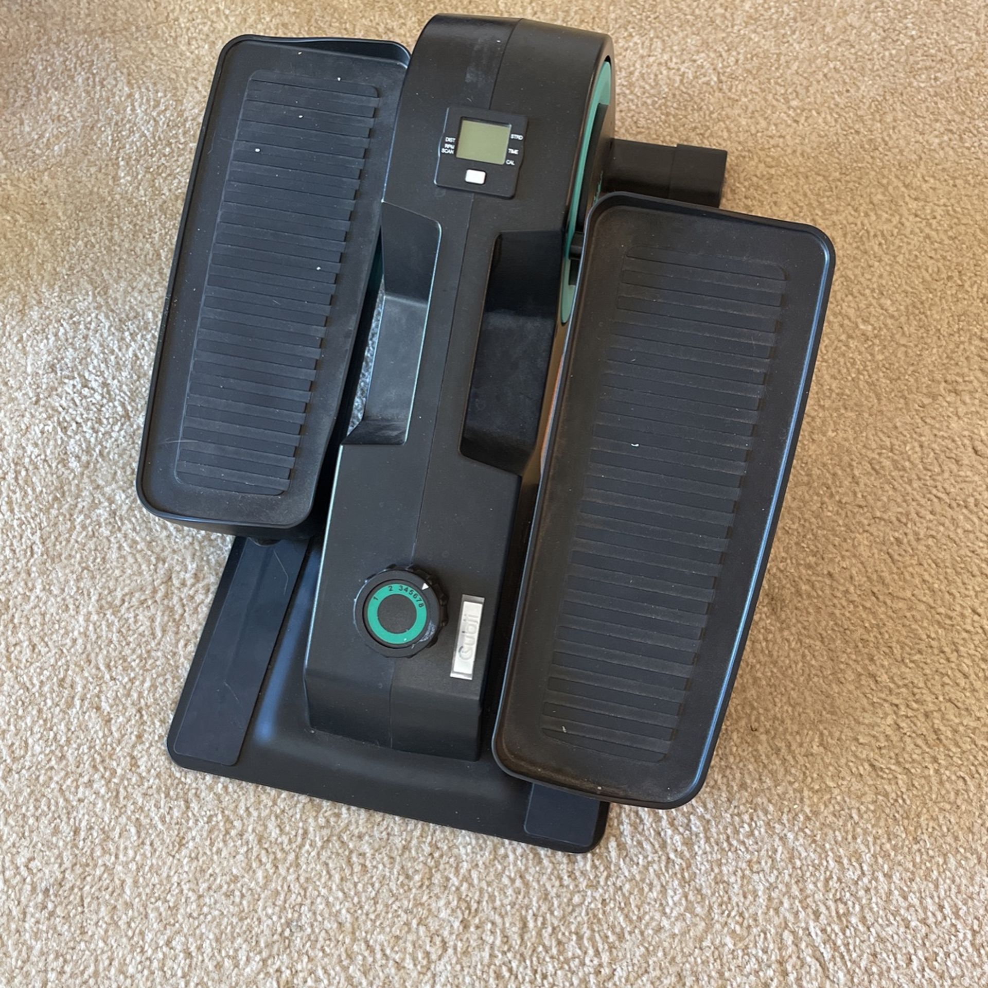 Cubii JR1 Seated Underdesk Elliptical Machine (Lightly used)
