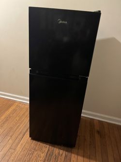 Midea Black Top-Freezer Refrigerator