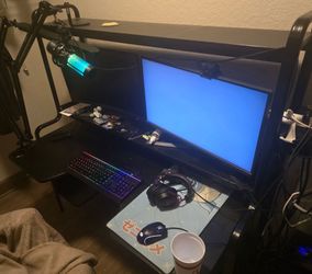 Fredde Ikea gaming desk