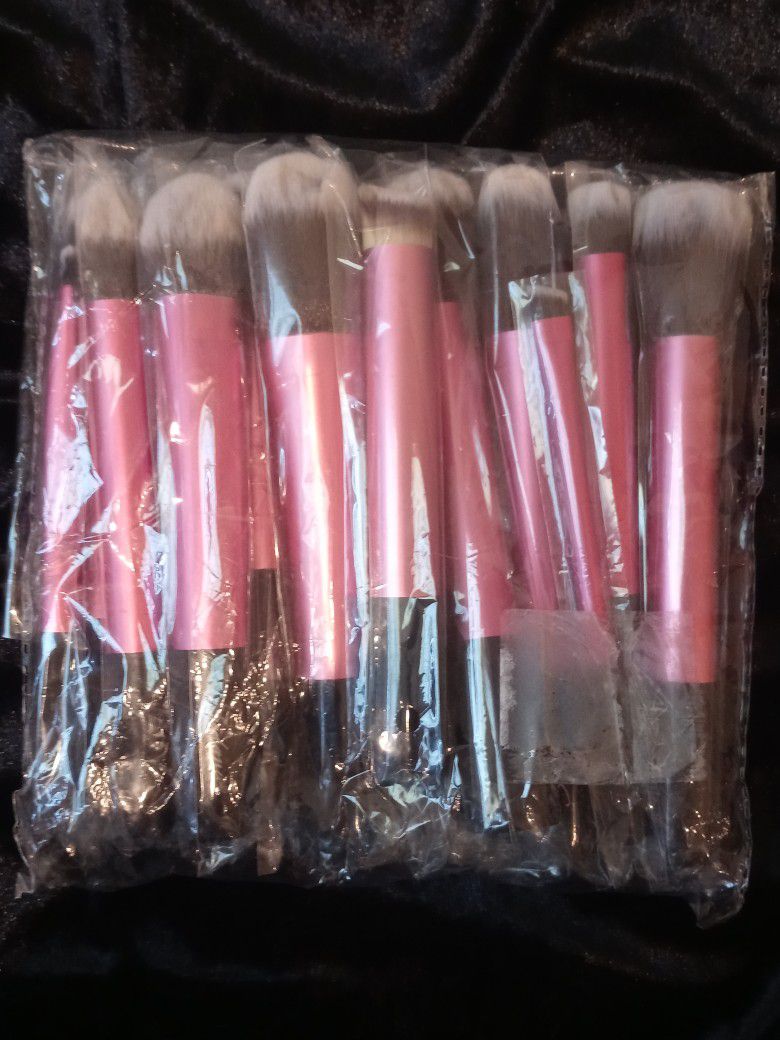 Pack Of Makeup Brushes