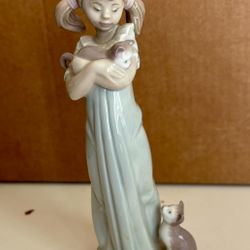 Lladro Girl With Kittens