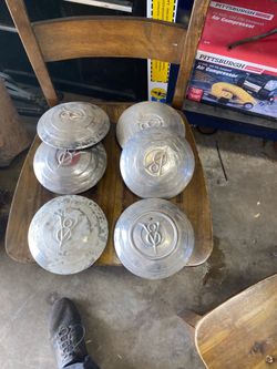 1932 ford hub caps