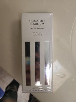 Signature Platinum Eau De Parfum Tova
