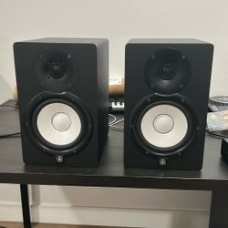 Yamaha HS7 Pair with Power and XLR Male Cables