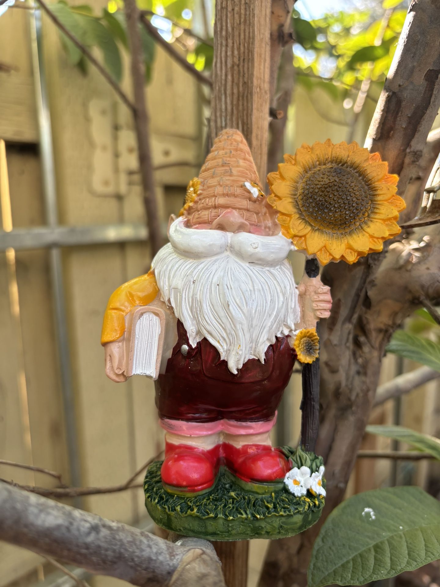 Garden Gnome with Sunflower – Decorative Outdoor Statue