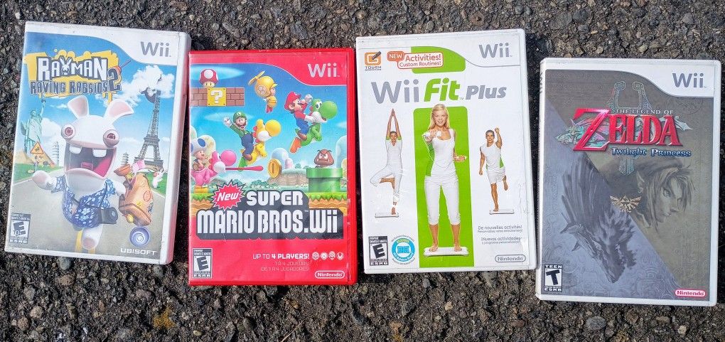 4 WII GAMES IN LIKE NEW CONDITION SUPER MARIO,ZELDA TWILIGHT PRINCESS,WII FIT PLUS RAYMAN