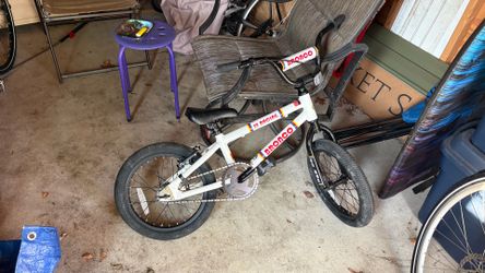 brand new 16' bronco SE racing kids bike