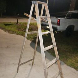 6FT WOOD LOUSIVILLE LADDER GD CONDITION 18 FINAL PRICE