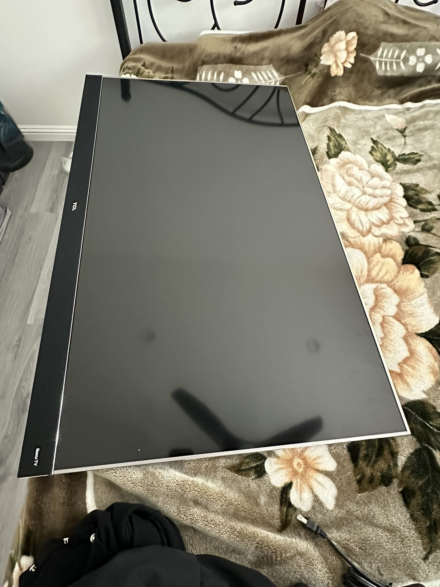 55” TCL Roku Tv With Remote And Wall Mount