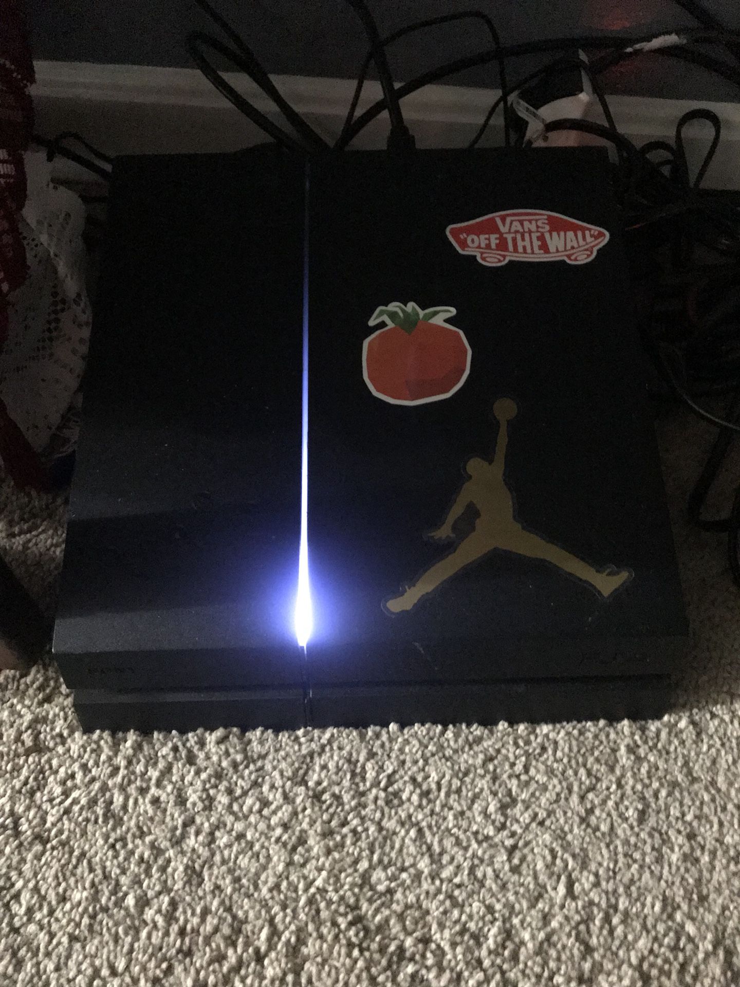 PS4 whit cables no controls make me offer or trades