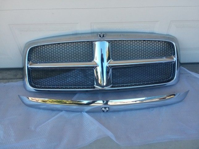 Grill/Wind Screen 2002 To 2005 Dodge 1500