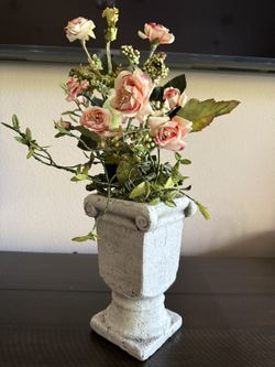 stone pot 9"x5.5" w/silk flowers all new material 