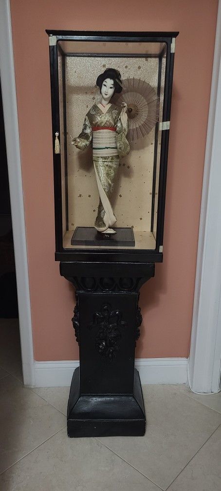 Vintage Japanese Geisha Doll (Glass Case & Stand Included)
