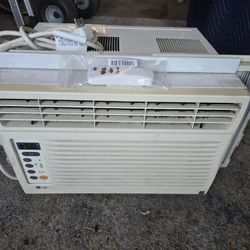 LG Window Air Conditioner 