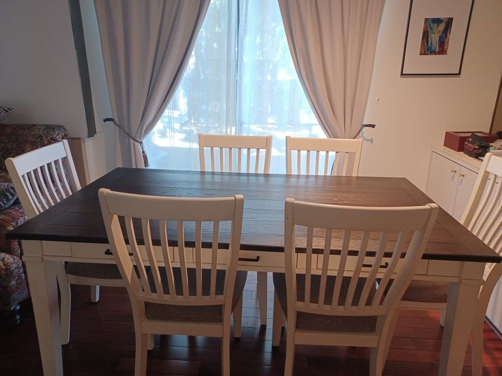 Dining table & Chairs 