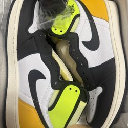 DS JORDAN 1 VOLT SIZE 9, 10, & 10.5 