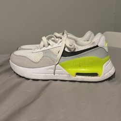 Nike Boys Sneaker ( 6.5 ) New 