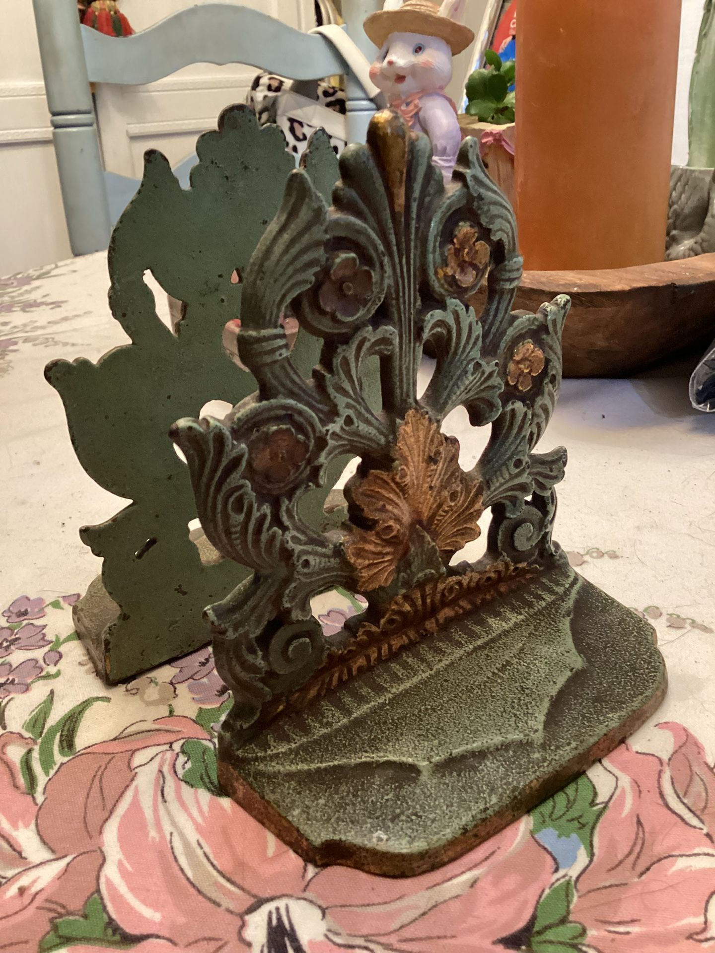 ANTIQUE CAST IRON FLORAL BOOKENDS