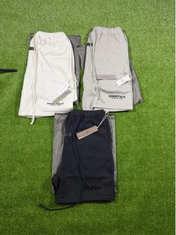 ESSENTIALS SHORTS