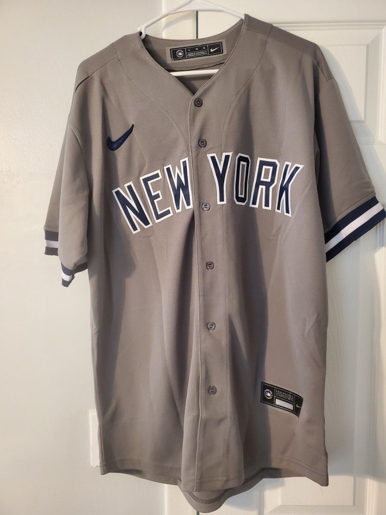 New York Yankees Aaron Judge Jersey Size Large for Sale in Hudson, Florida  - OfferUp