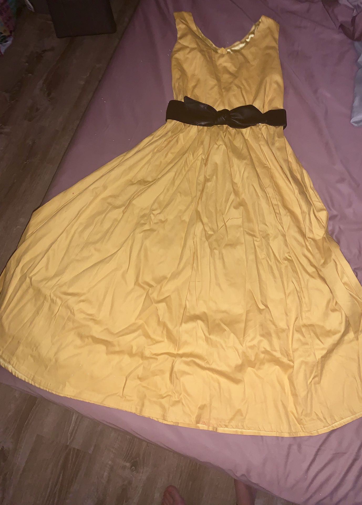 The most interesting shade of yellow, ladies dress size medium