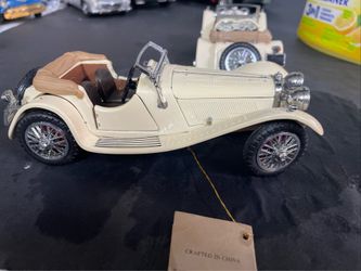 2x Franklin Mint 1938 Jaguar SS-100 Cream 1/24 Scale Diecast Model Car one of the vehicles is missing the steering wheel vehicles definitely need a cl