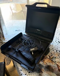 Portable gaming monitor